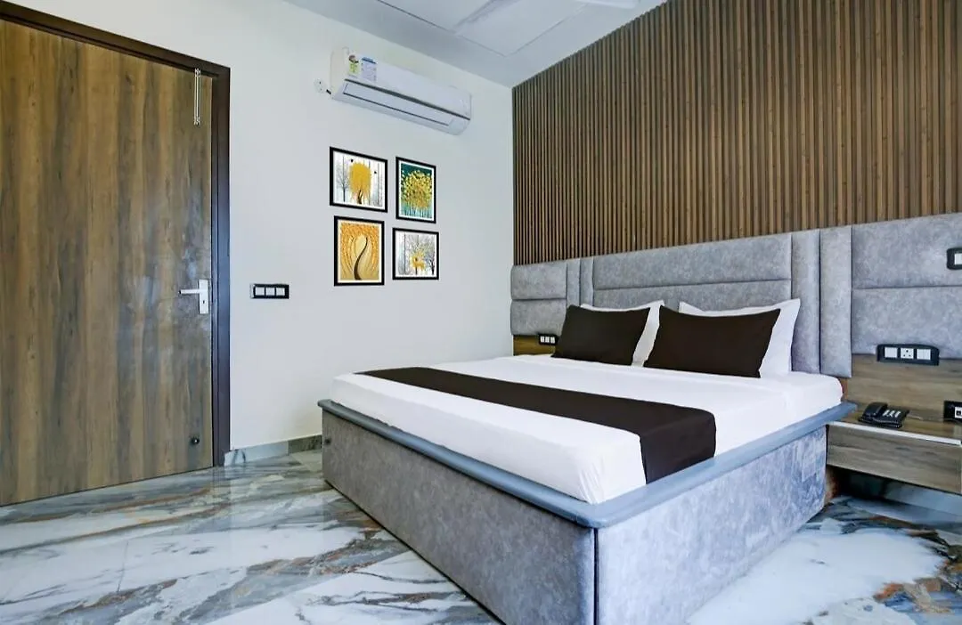 Hotel Platinum Zirakpur 5*,